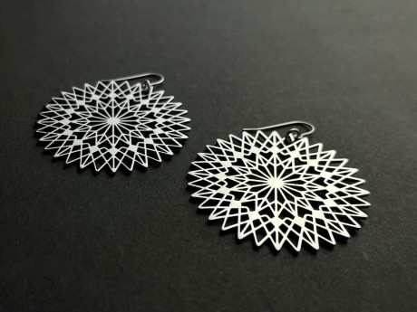 ステンレスピアス（シルバー)　華(HANA)