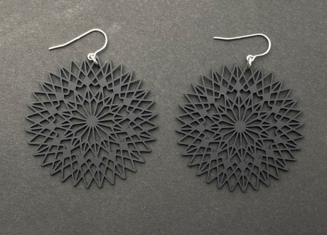 ステンレスピアス（マットブラック)　華(HANA)