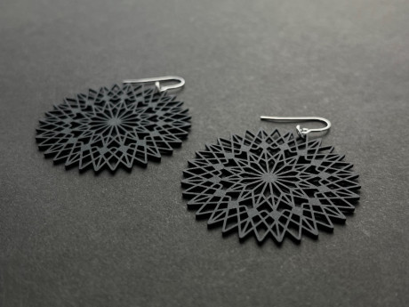 ステンレスピアス（マットブラック)　華(HANA)