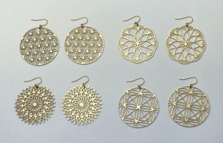 ステンレスピアス（ゴールド)　華(HANA)