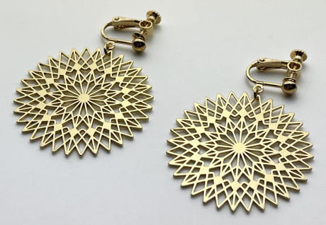 ステンレスイヤリング（ゴールド)　華(HANA)