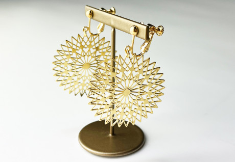 ステンレスイヤリング（ゴールド)　華(HANA)