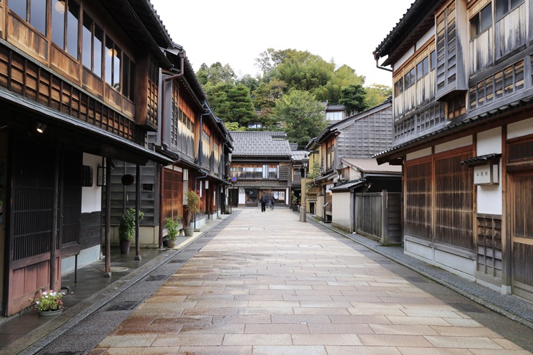 情緒ある伝統的な日本の町並み